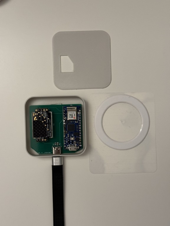 Open case with MagSafe ring unassembled