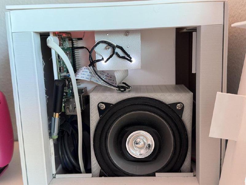 Front internals with speaker