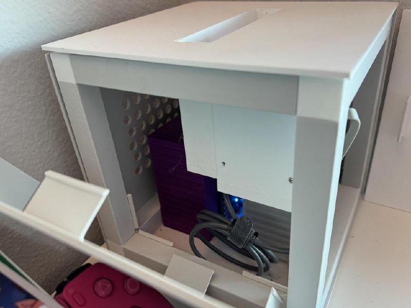 Side internals with speakers