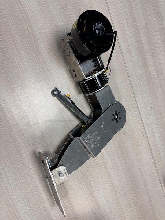 Robstride leg assembly